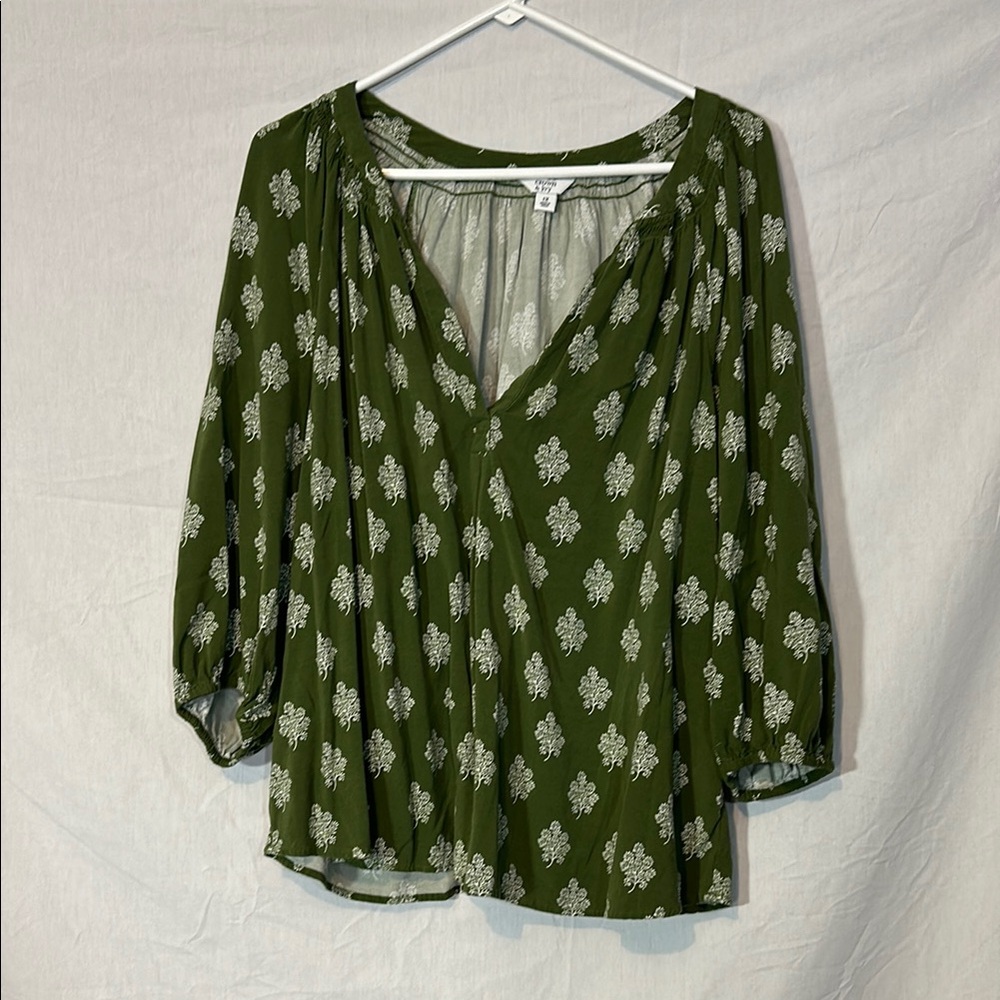 Crown & Ivy Green Floral Women's Top